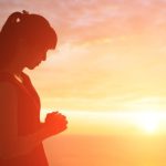 Orar es un principio de vida, no solo físico, sino de carácter espiritual. Cuando vamos al Padre la oración, ocurren varias cosas. Conózcalas…