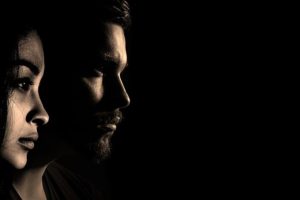 Si usted piensa que el camino más fácil para librarse de las diferencias en el matrimonio, es divorciarse, debe tener especial cuidado en el costo que viene de la mano con esa decisión.