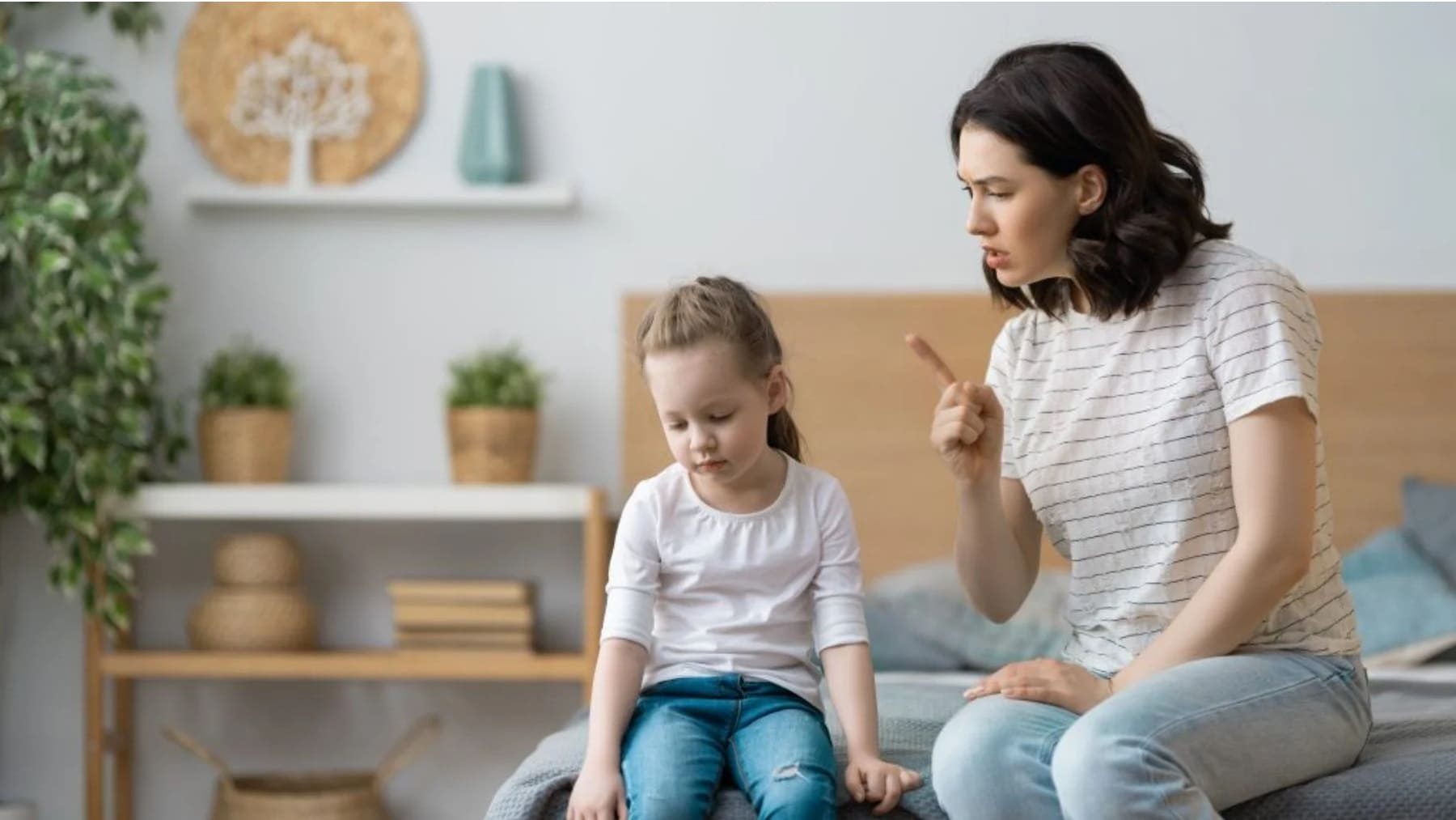Setenta países prohíben hoy algún grado de castigo físico a los hijos. Los expertos en comportamiento y psicología expresan opiniones divididas al igual que muchos padres. ¿Qué dicen las Escrituras alrededor del asunto? ¿Cuál es su apreciación sobre la disciplina de los hijos?. Un estudio sobre el tema.
