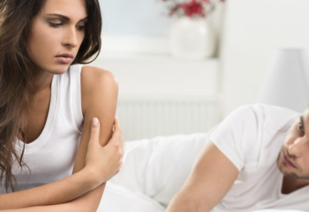 La agresión intrafamiliar, y más aún, la violación literal del cónyuge—avivado por el carácter machista que prima en muchos países del continente americano—, representa un fenómeno que cobra cada día mayor fuerza y que en una sociedad que privilegia los derechos del hombre sobre los de la mujer, termina aceptándose como algo “normal”.