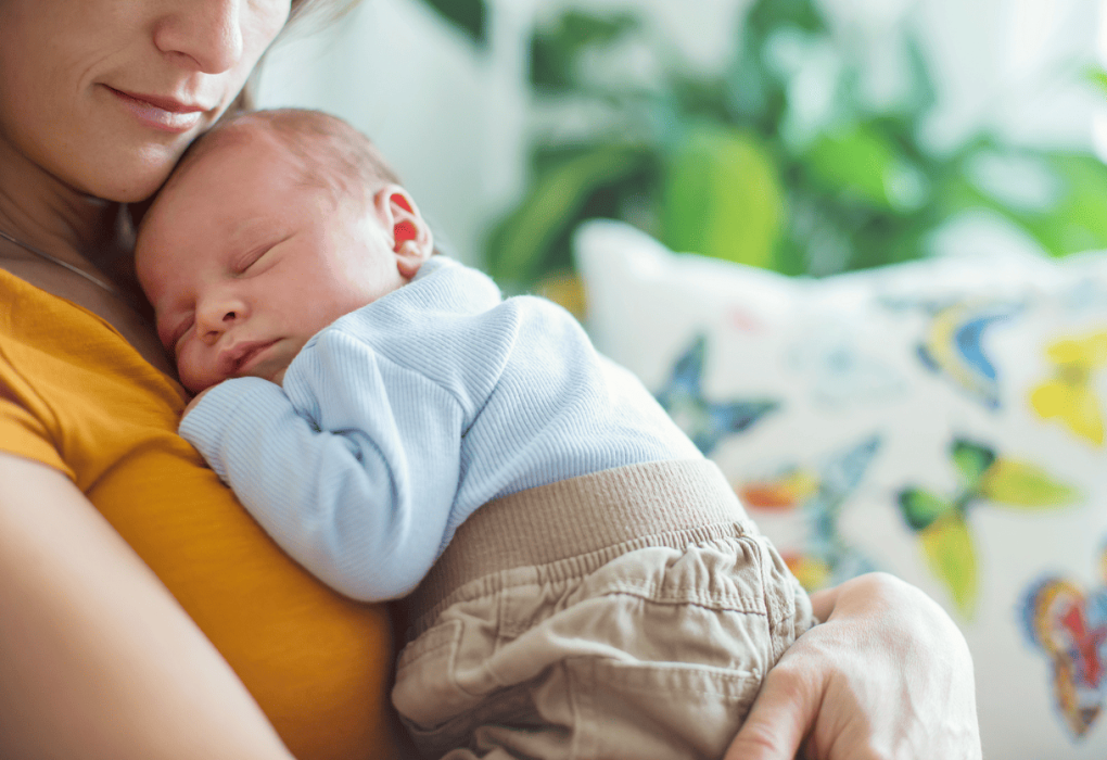 Dios nos ama como una madre a su hijo, de manera incondicional.