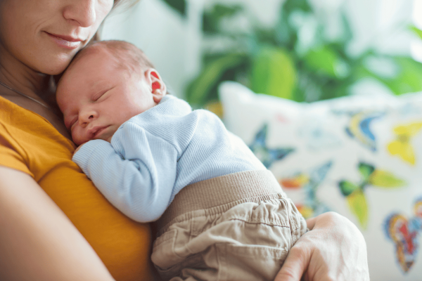 Dios nos ama como una madre a su hijo, de manera incondicional.