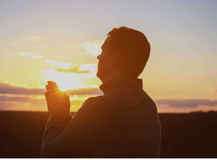 La gracia de Dios es maravillosa. Perdona nuestros pecados, por grandes que hayan sido en el pasado y ahora, y nos ofrece una nueva oportunidad de vida