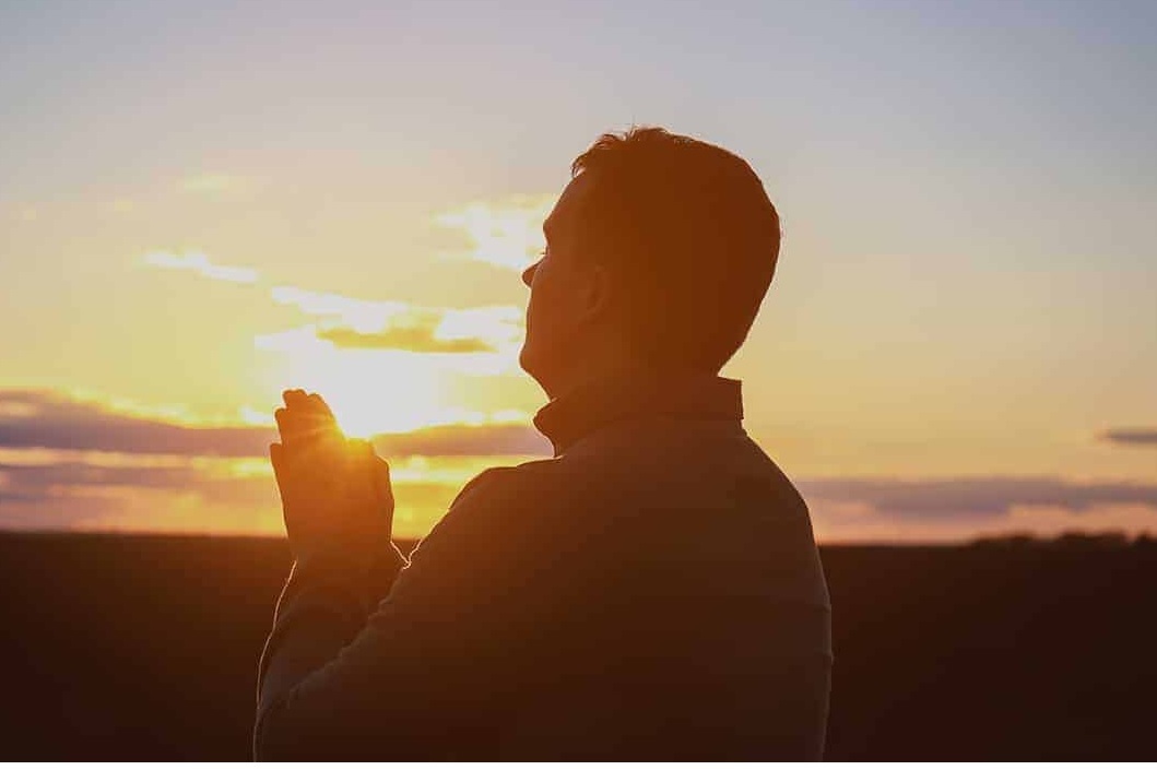 La gracia de Dios es maravillosa. Perdona nuestros pecados, por grandes que hayan sido en el pasado y ahora, y nos ofrece una nueva oportunidad de vida