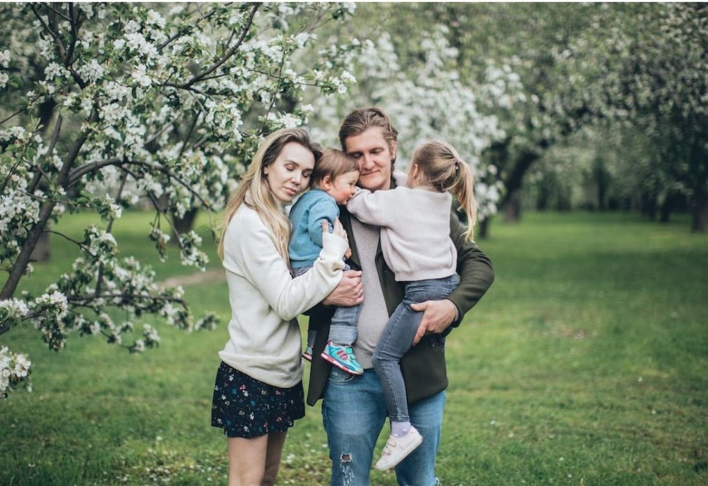 Cuando sus hijos hagan algo positivo, que evidencia logros, felicítelos; enséñeles así mismo que no siempre alcanzamos aquello que nos hemos propuesto, con el fin de que sepan manejar la frustración.