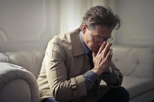 Un problema que tenemos quienes ejercemos algún grado de liderazgo, es creer que siempre tenemos la razón. ¡Tremendo equívoco! Quienes crecen en la vida ministerial son aquellos que aprenden a escuchar buenos consejo.