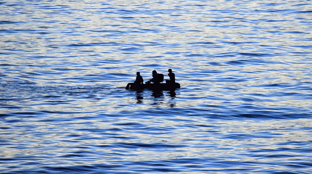 Dios salvó a una familia en medio de altamar.